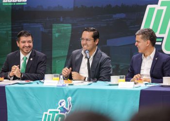 Chepe Guerrero y COPARMEX impulsan la educación en Corregidora