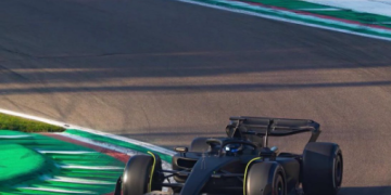 ¡Checo Pérez vuelve a la pista!