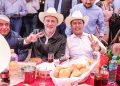 Mauricio Kuri y Chepe Guerrero asisten al Tradicional Caldo