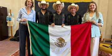 Trío Amanecer Huasteco, representante de Querétaro en encuentro poético y musical de Chile