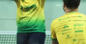 Propuesta de matrimonio sorprende en partido de pádel