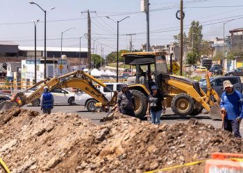 Municipio de Corregidora cierra la circulación en glorieta de Blvd. Las Américas, por socavón