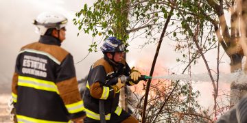 Protección Civil de Corregidora controla en un 70% el incendio en el Libramiento Sur Poniente; no se reportan personas lesionadas