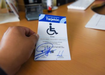 DIF Corregidora ha entregado más de 800 tarjetones de estacionamiento a personas con discapacidad