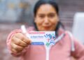 Corregidora continúa con entrega de tarjetas con descuentos en servicios de salud