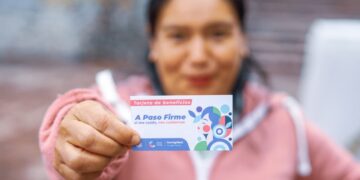 Corregidora continúa con entrega de tarjetas con descuentos en servicios de salud